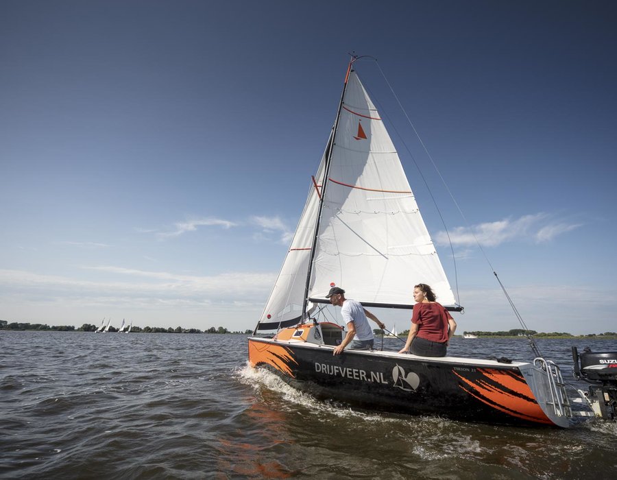 zeilboot-verhuur-tirion-water.jpg