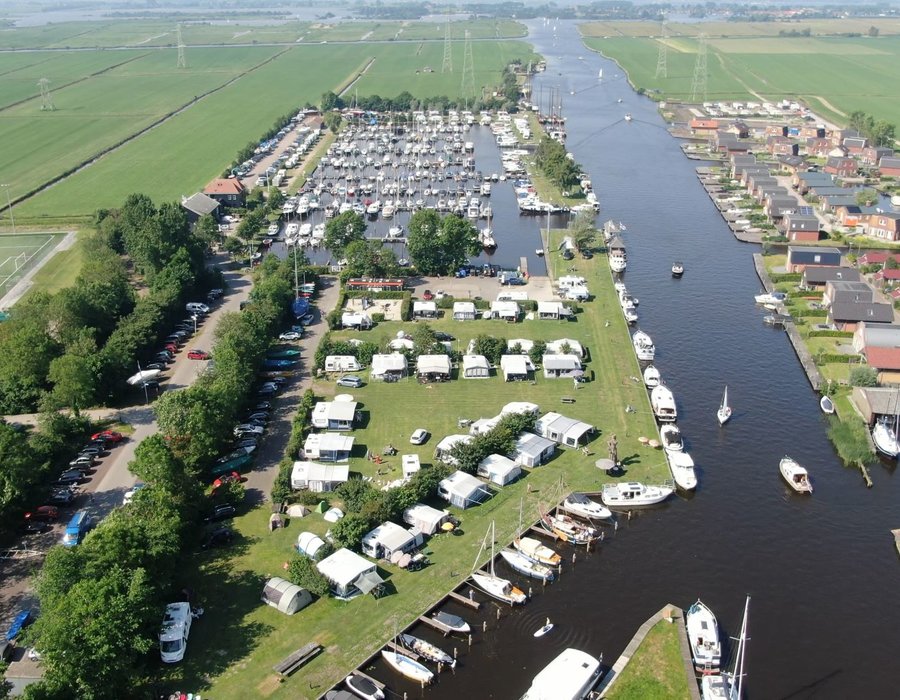 Luchtfoto-site-drijfveer-jachthaven-bootverhuur-camping-friesland.jpg